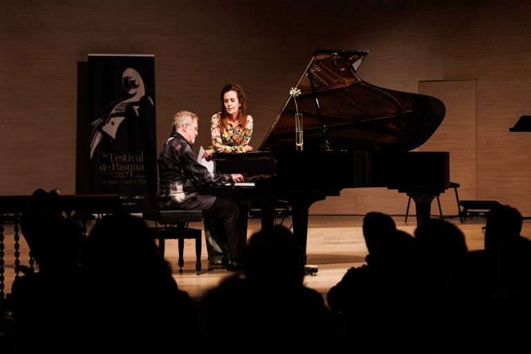 Els concerts de proximitat i “Fulls de la Vida” marquen una de les jornades centrals del Festival de Pasqua